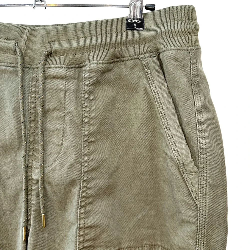 FAHERTY Straight Leg Pull-on Traveler Pant • Medium • olive • gorpcore utility